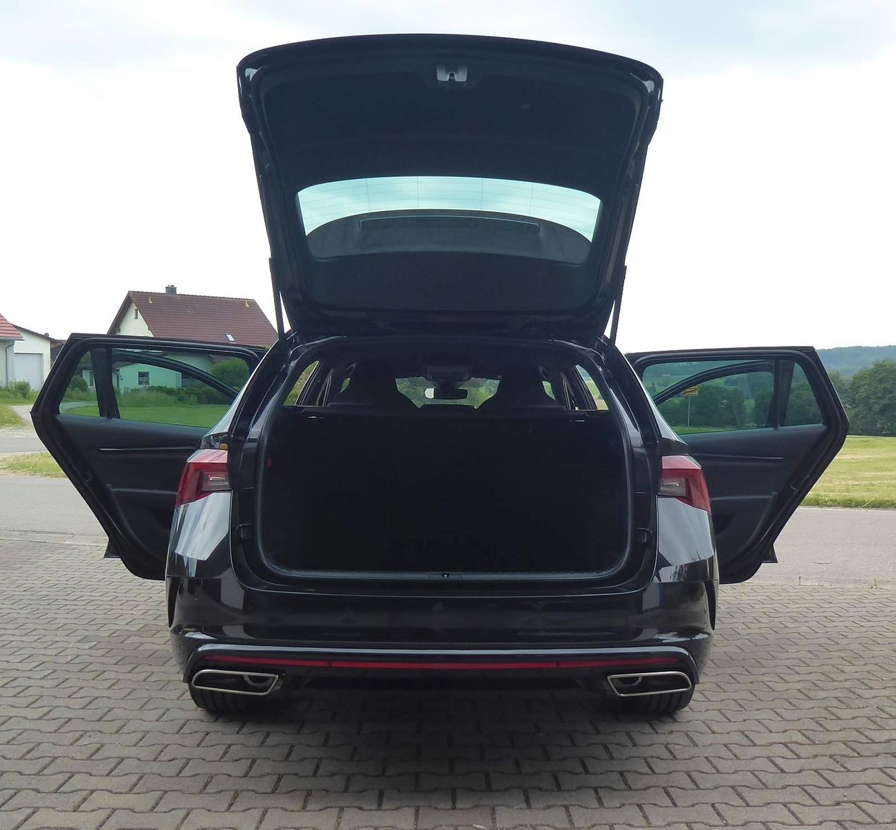 Skoda Octavia Combi RS - Samsaru's Car Outlet
