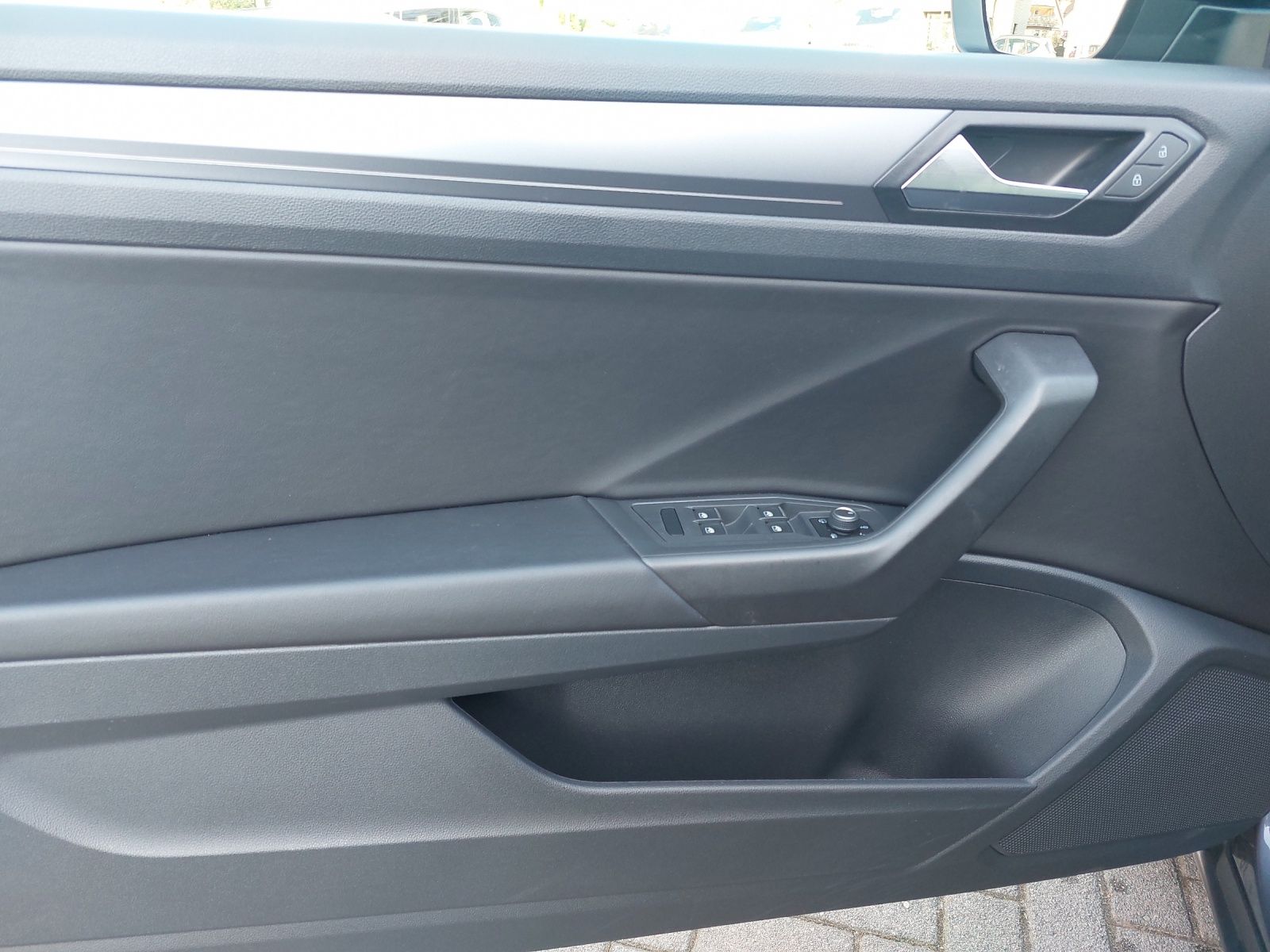Volkswagen T-Roc R-Line Black - Samsaru's Car Outlet