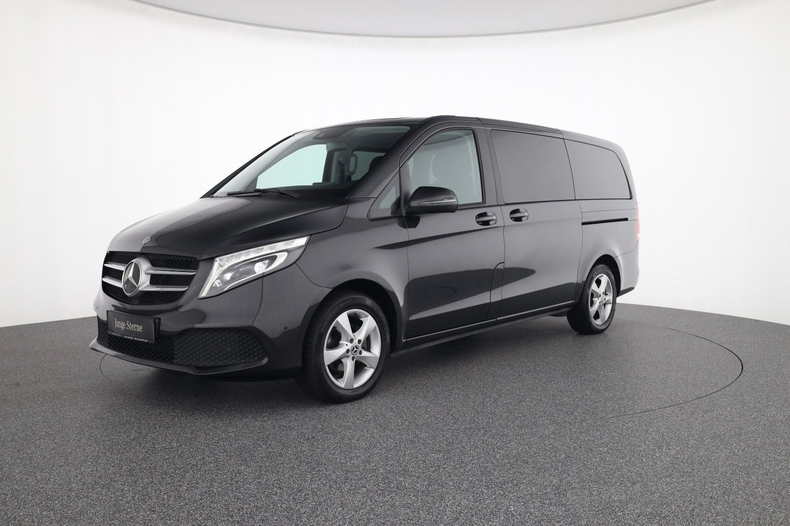 Mercedes-Benz V 220d lang - Samsaru's Car Outlet