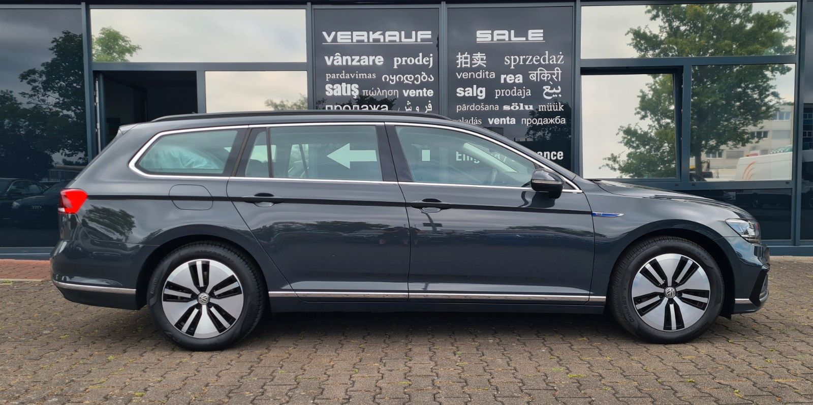 Volkswagen Passat Variant GTE - Samsaru's Car Outlet
