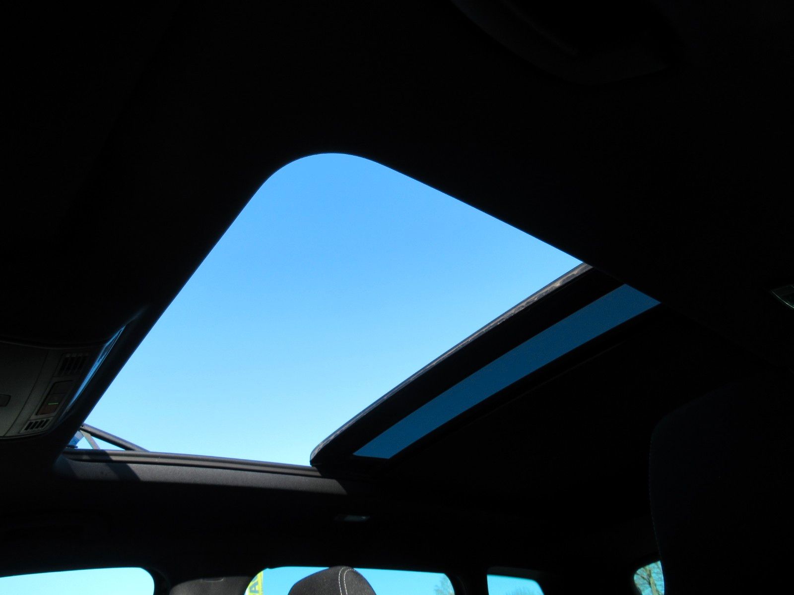 Skoda Karoq Sportline 1.5 TSI AHK 360° TRAVEL PANO