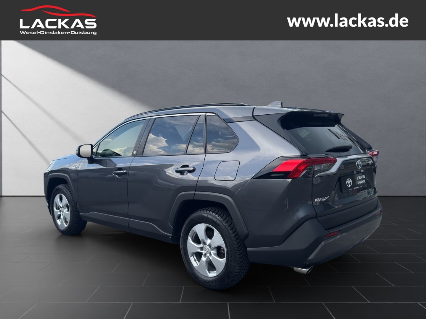 Toyota RAV 4 Hybrid - Samsaru's Car Outlet