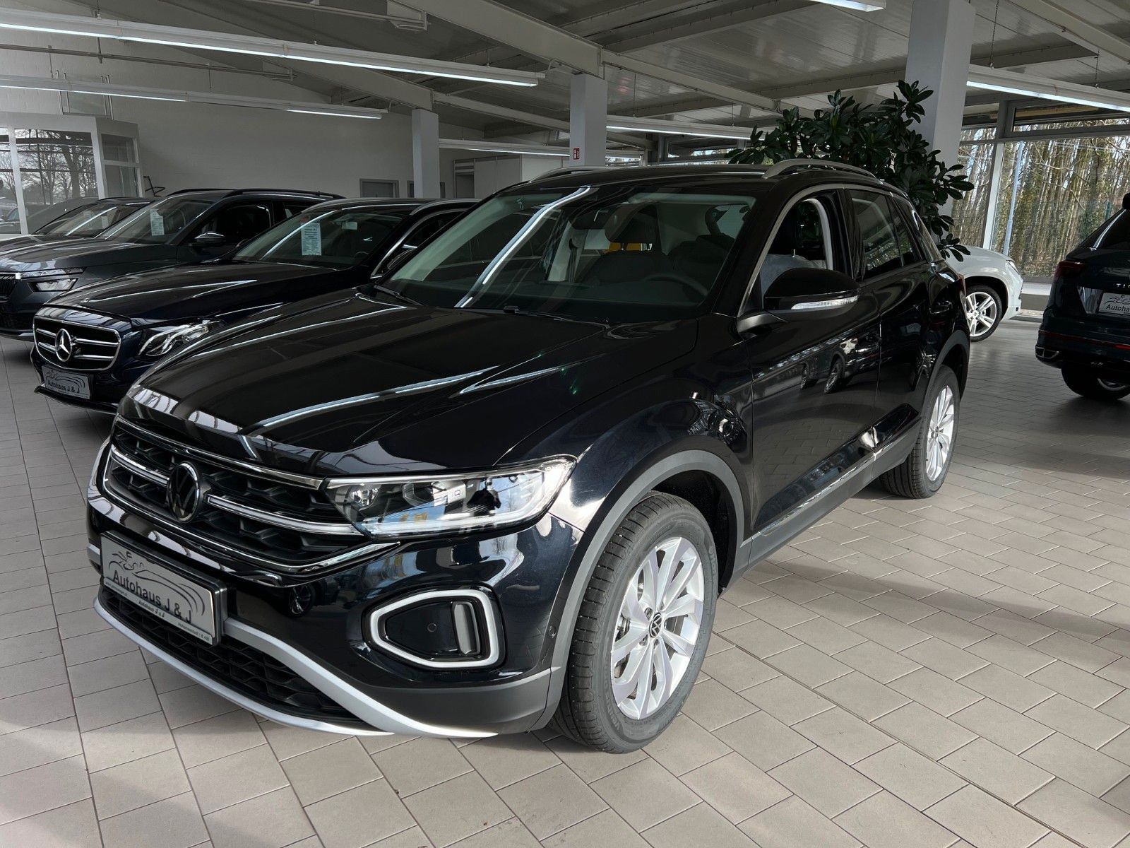 Volkswagen T-Roc Style 2.0TDI DSG - Samsaru's Car Outlet
