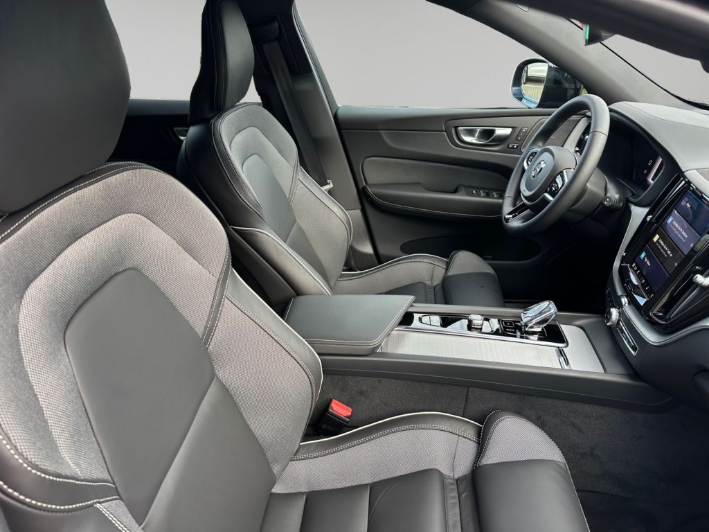 Volvo XC60 T8 AWD Plug-in Hybrid Ultra Black Edition 3