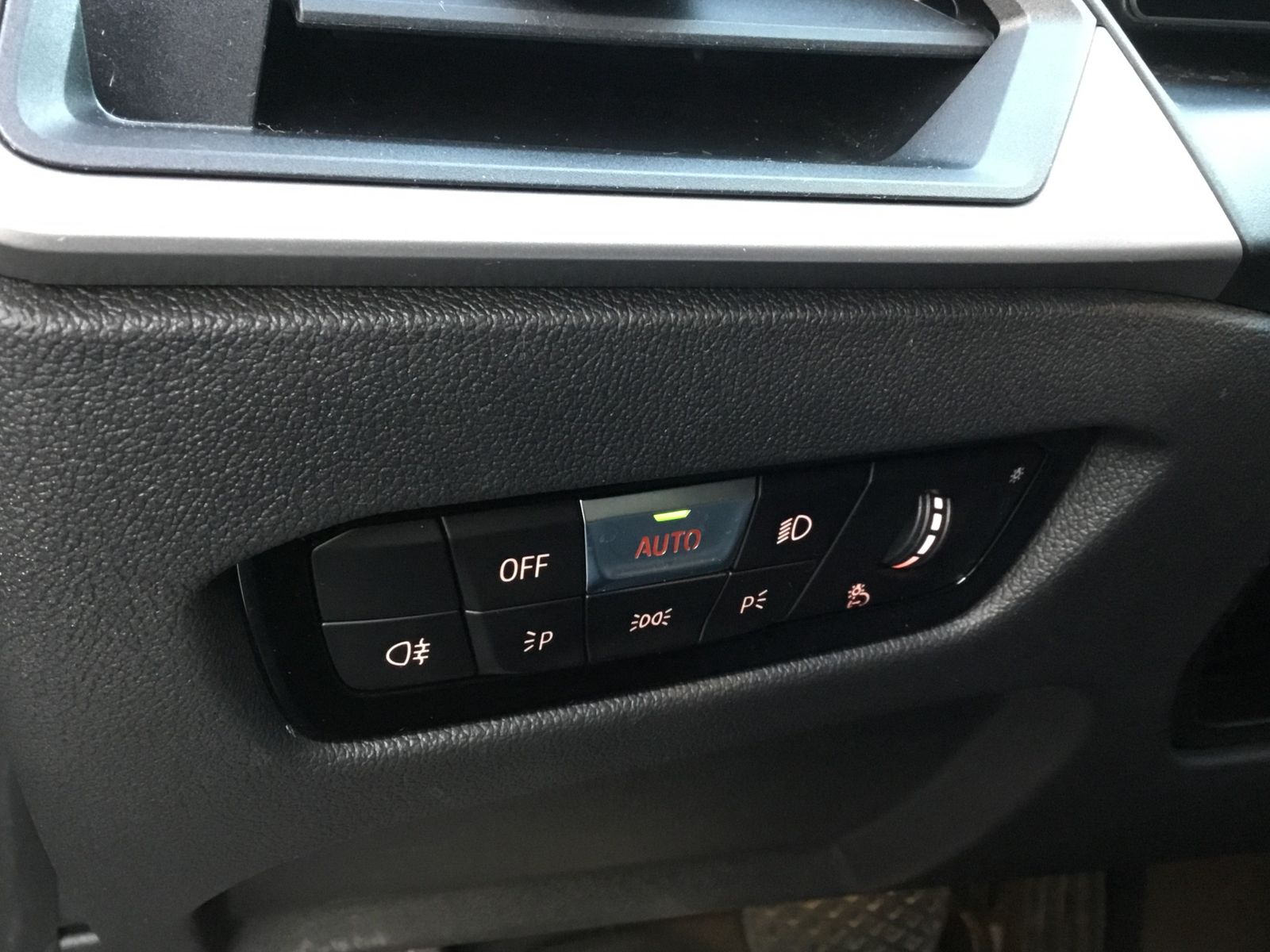 BMW 330e xDrive Touring LC PROF+HUD+PANO+AHK+KAMERA