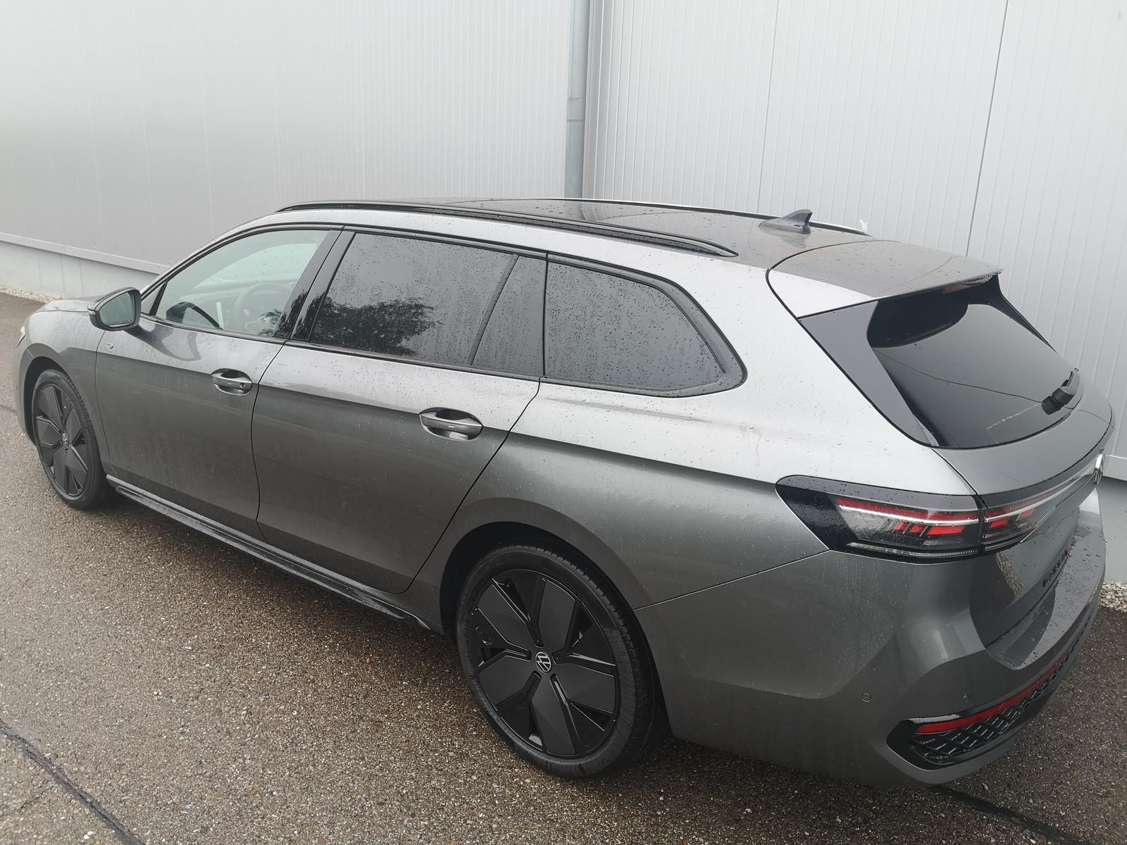 Volkswagen Passat Variant 2.0 TDI DSG 4Motion R-Line Pano 1