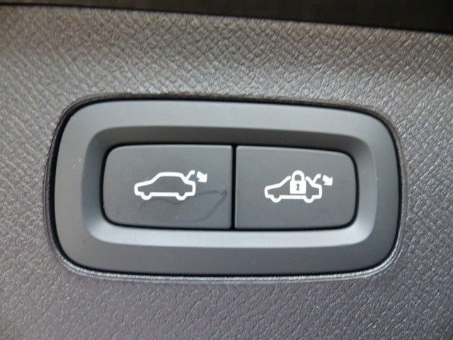 Volvo XC90 Ultra Dark T8 Recharge Plug-In Hybrid AWD - Samsaru's Car Outlet