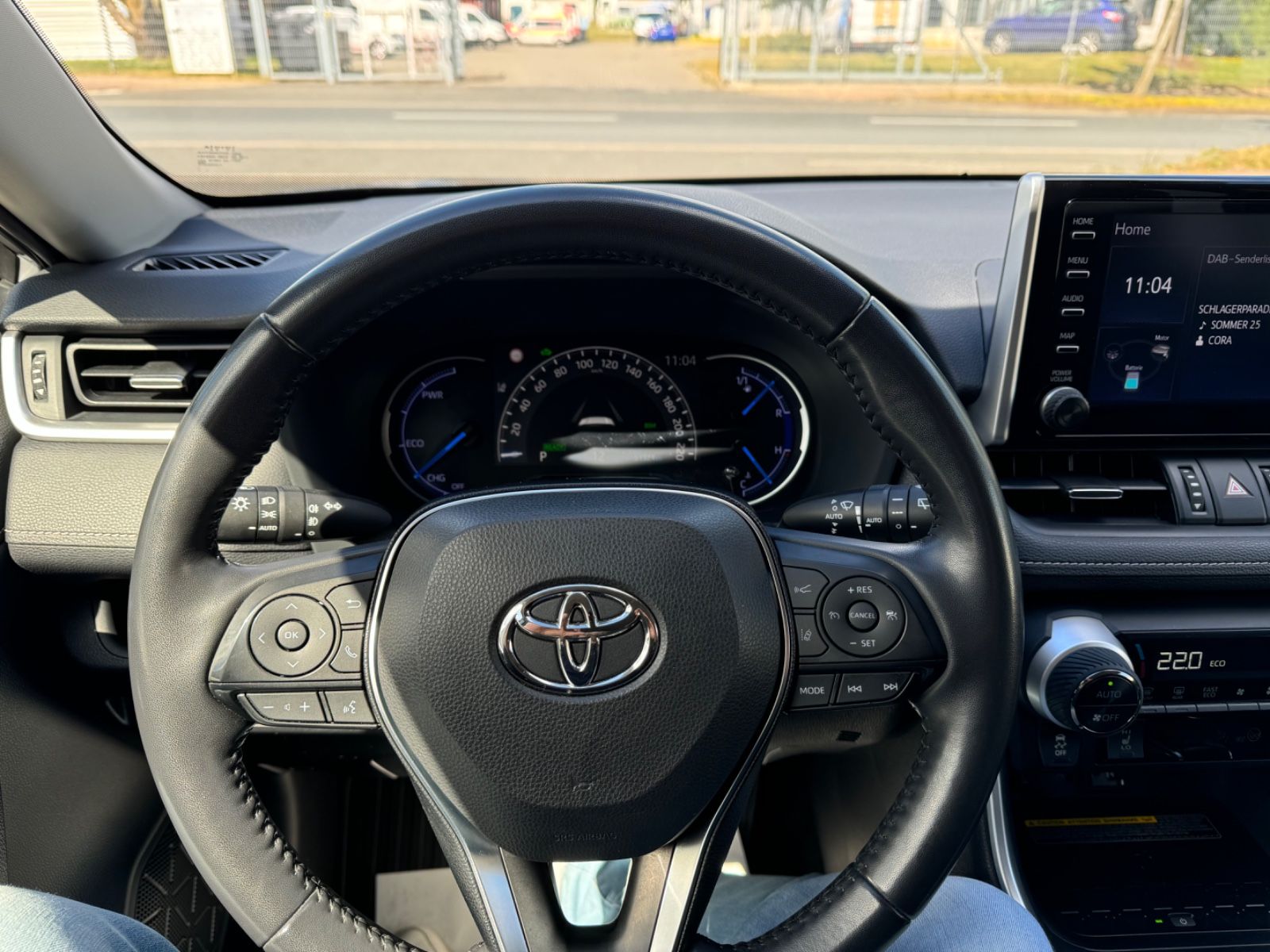Toyota RAV4 Hybrid 4x2 - Samsaru's Car Outlet