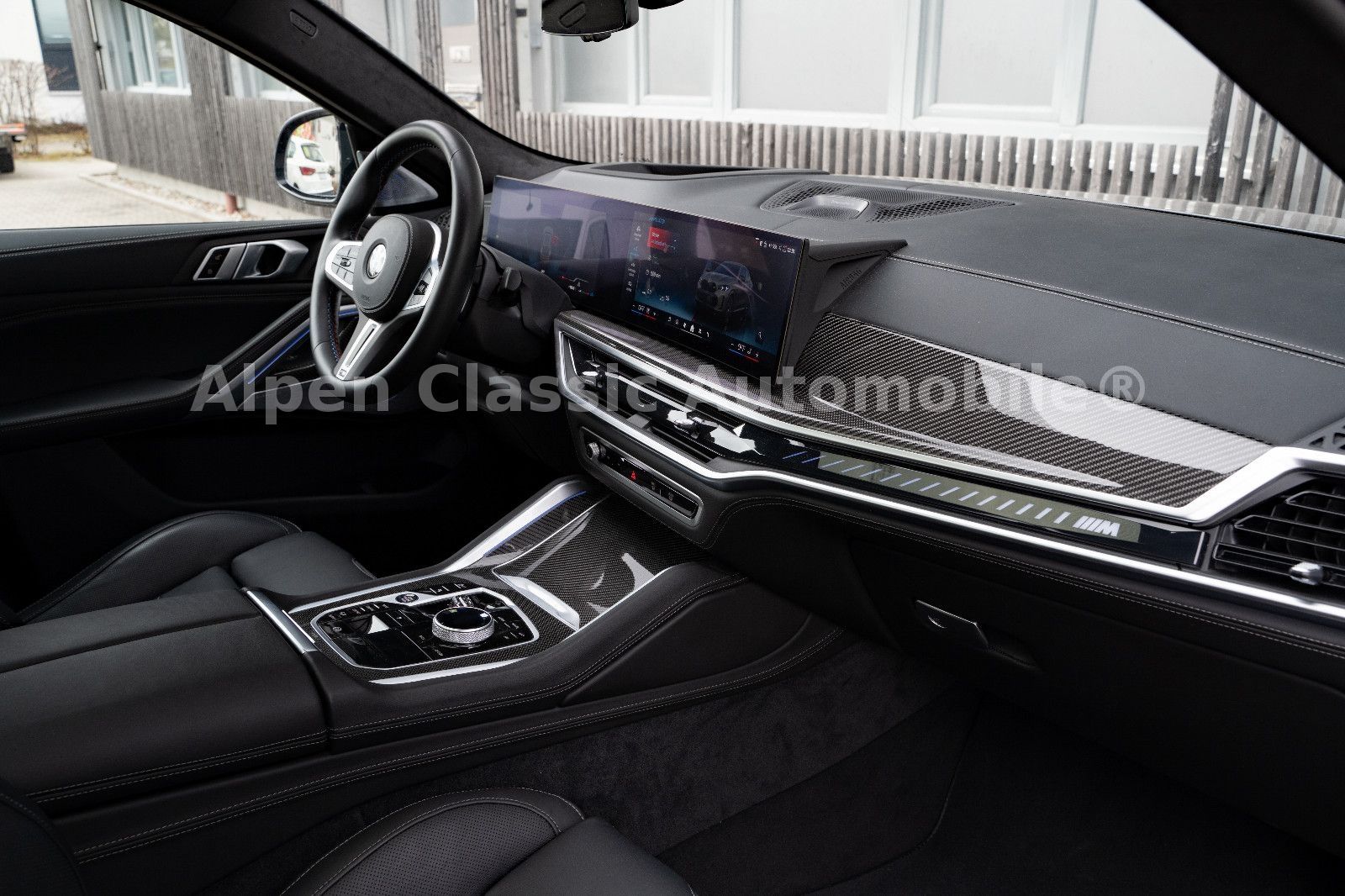 BMW X6 M60 i xDrive B&W, HUD, PANO, AHK, Massage