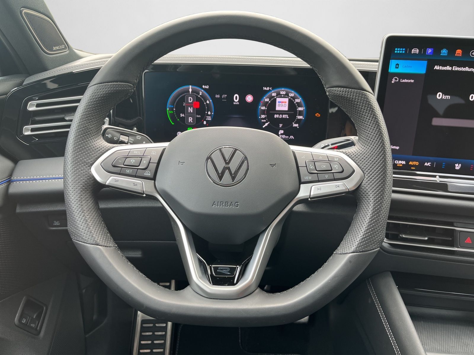 Volkswagen Tiguan R-Line 1.5 eHybrid PANO HD-MATRIX AHK 360