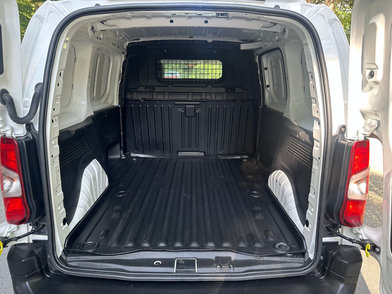 Opel Combo E Cargo Edition - Samsaru's Car Outlet