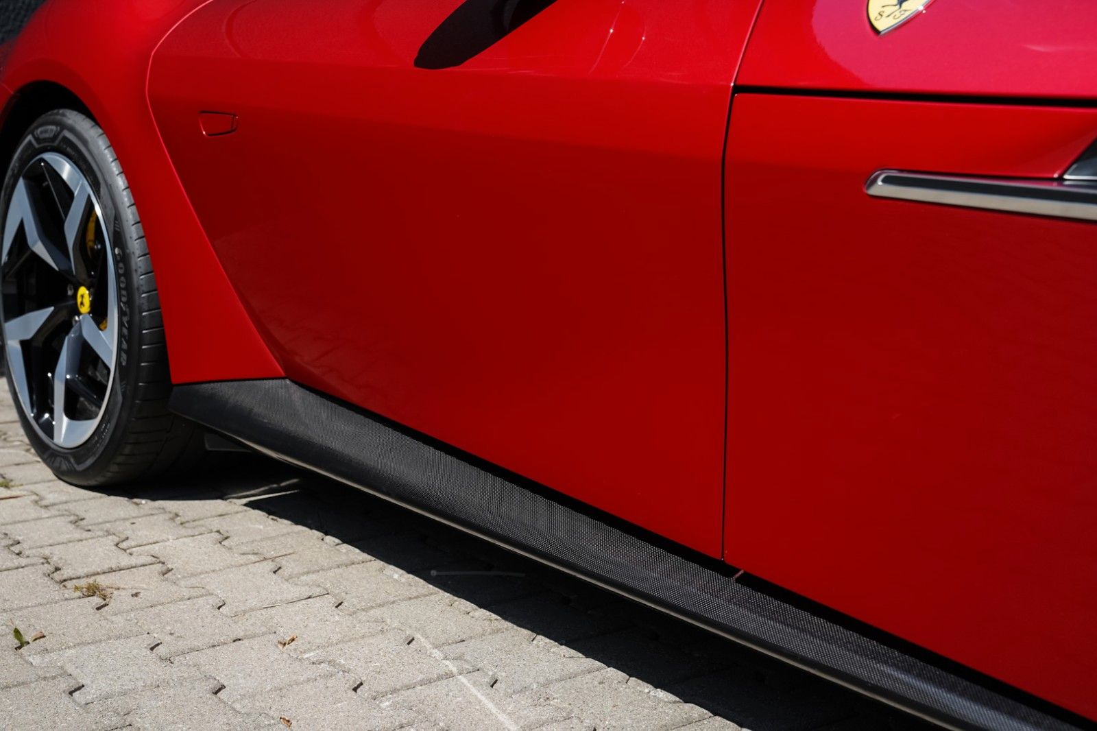 Ferrari 12 Cilindri *Crema* Carbon-Pano-*Blanco COC*