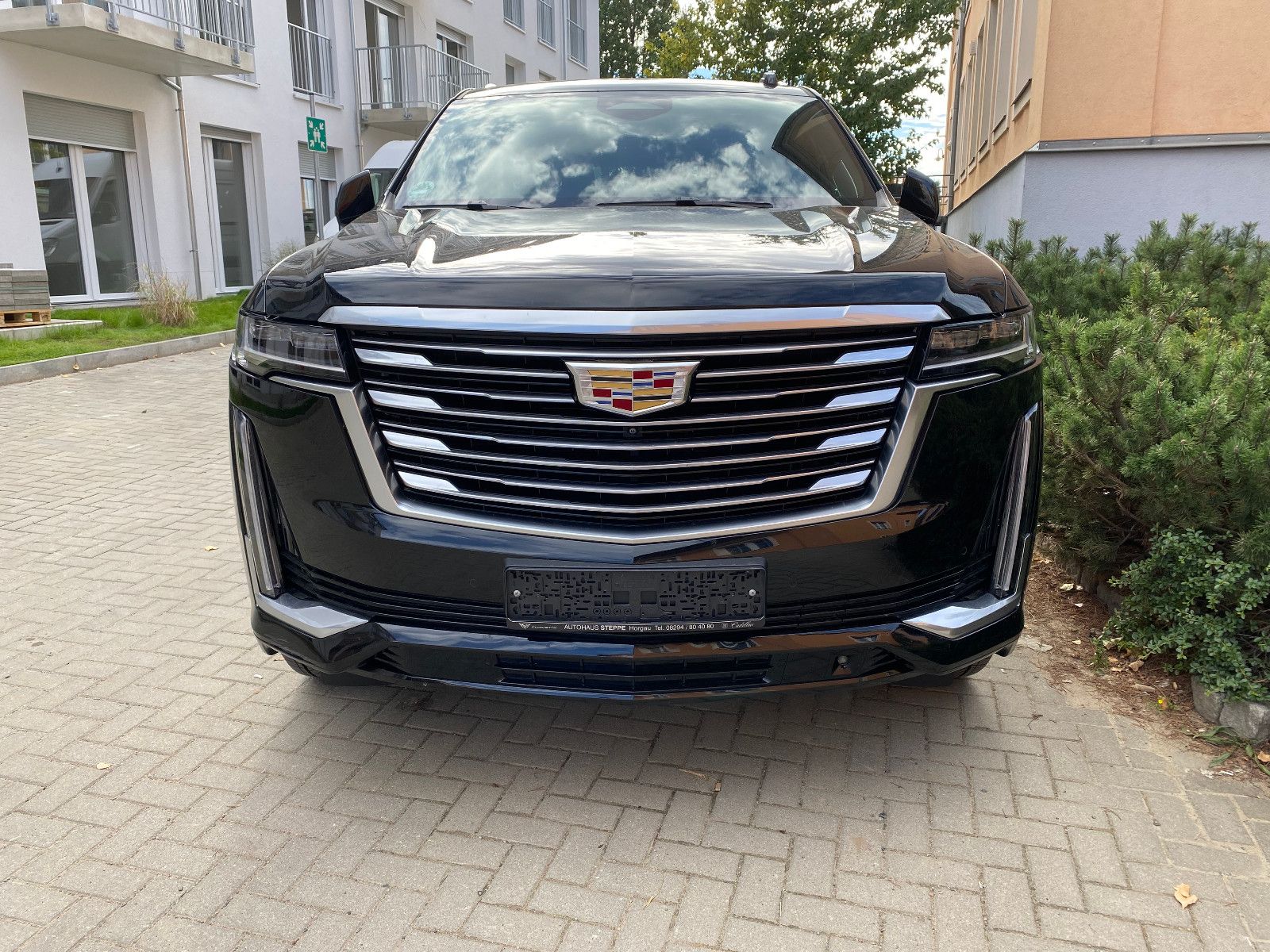 Cadillac Escalade ESV 4WD V8 Premium Platinum