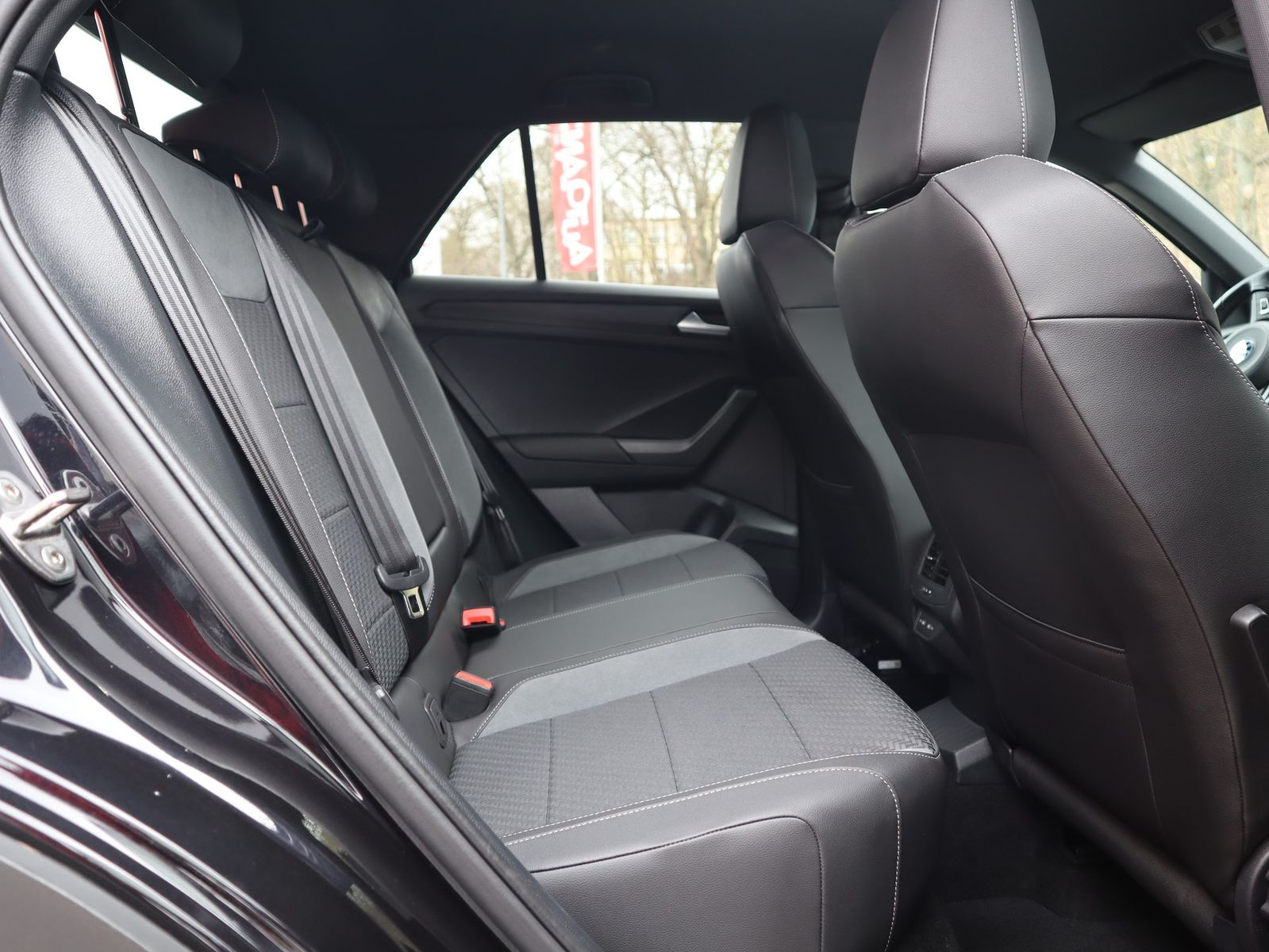 Volkswagen T-Roc 2.0 TSI DSG R 4Motion - Samsaru's Car Outlet