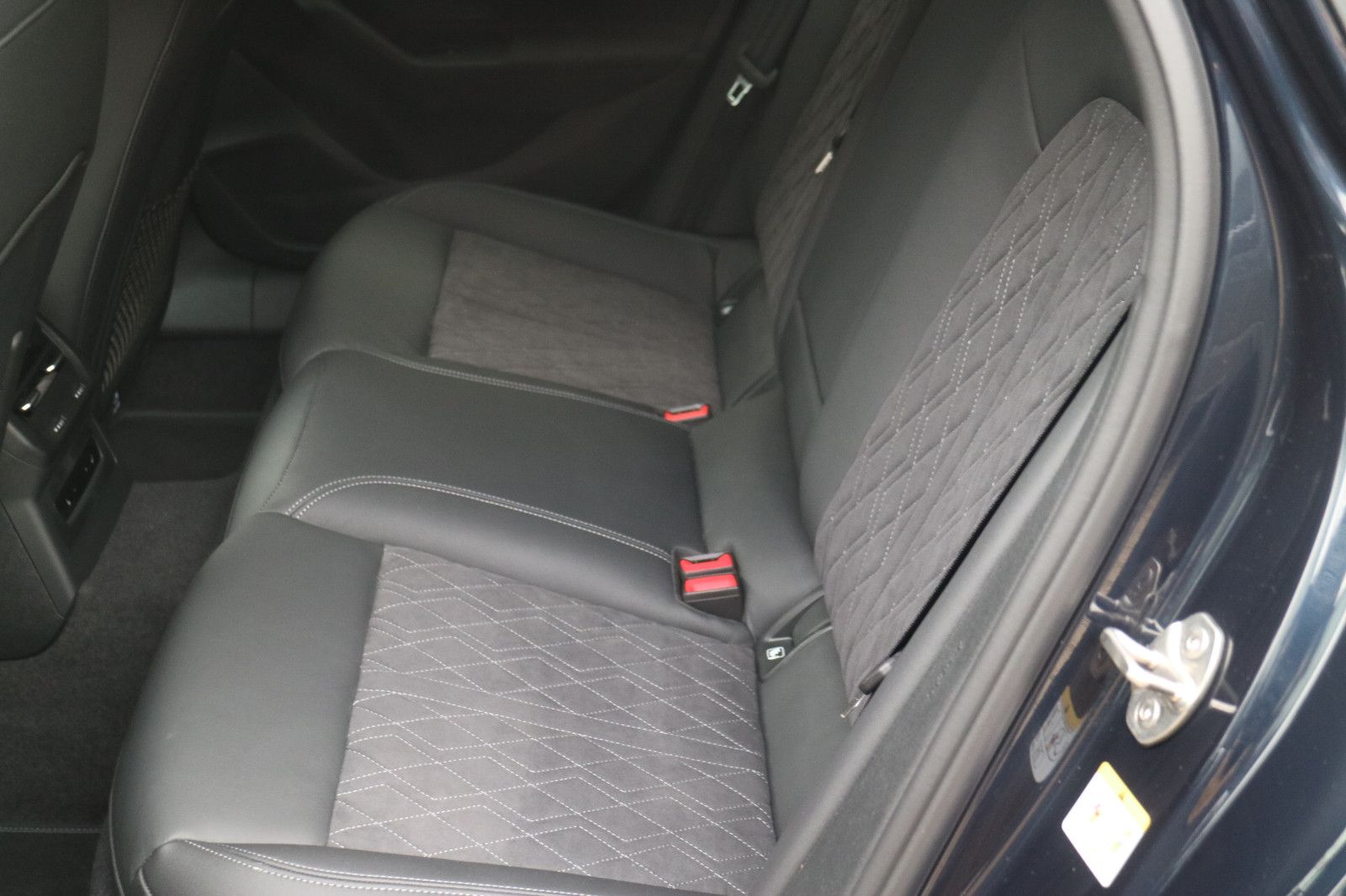 Audi A5 Avant 2,0TFSI-Quattro-S-Line-ACC-AHK-