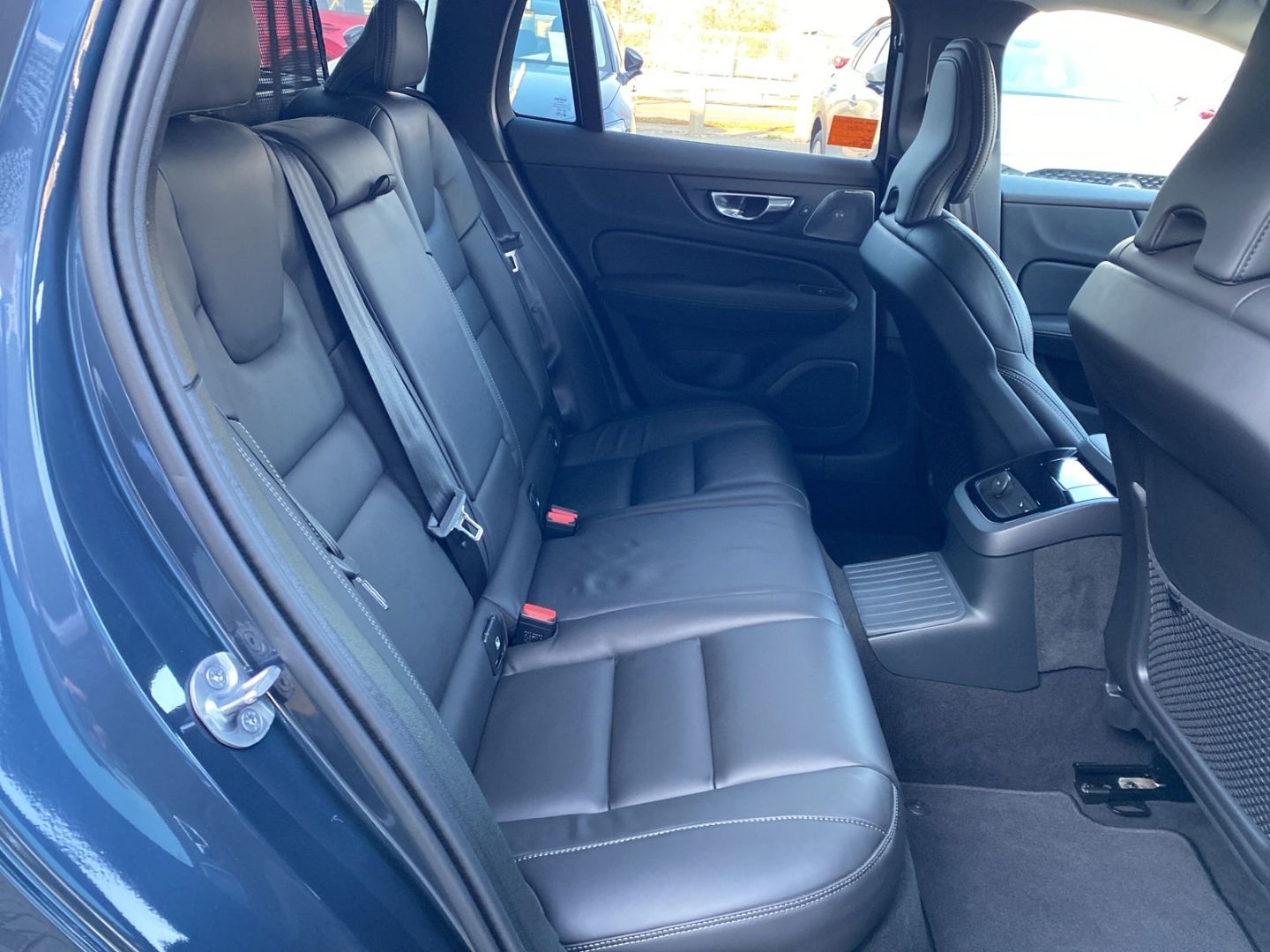 Volvo V60 T6 AWD Ultra Dark Recharge B&W HUD Pano-Dach