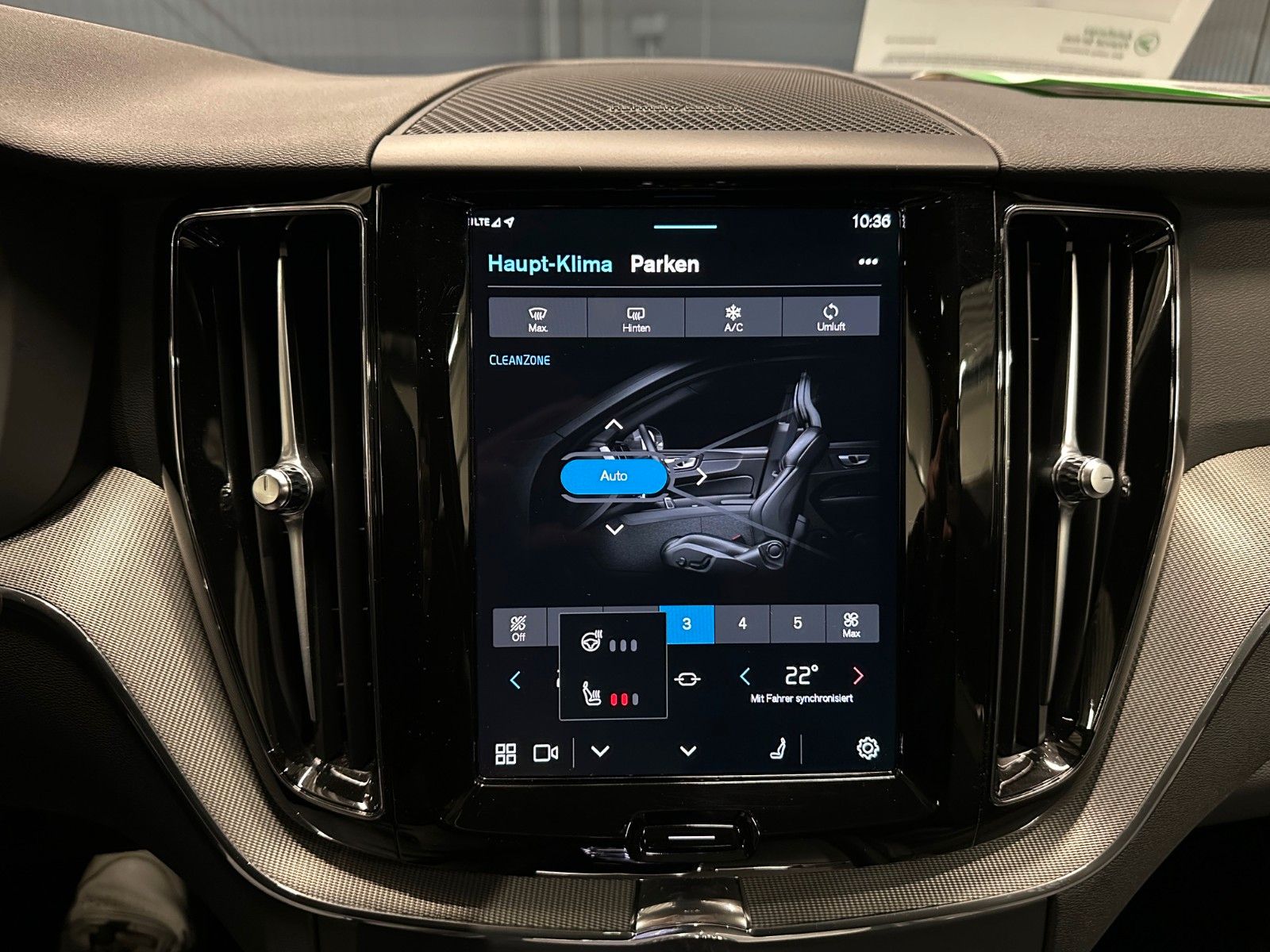 Volvo XC60 Plus Black Edition AWD*21Zoll*PANORAMA*AHK*