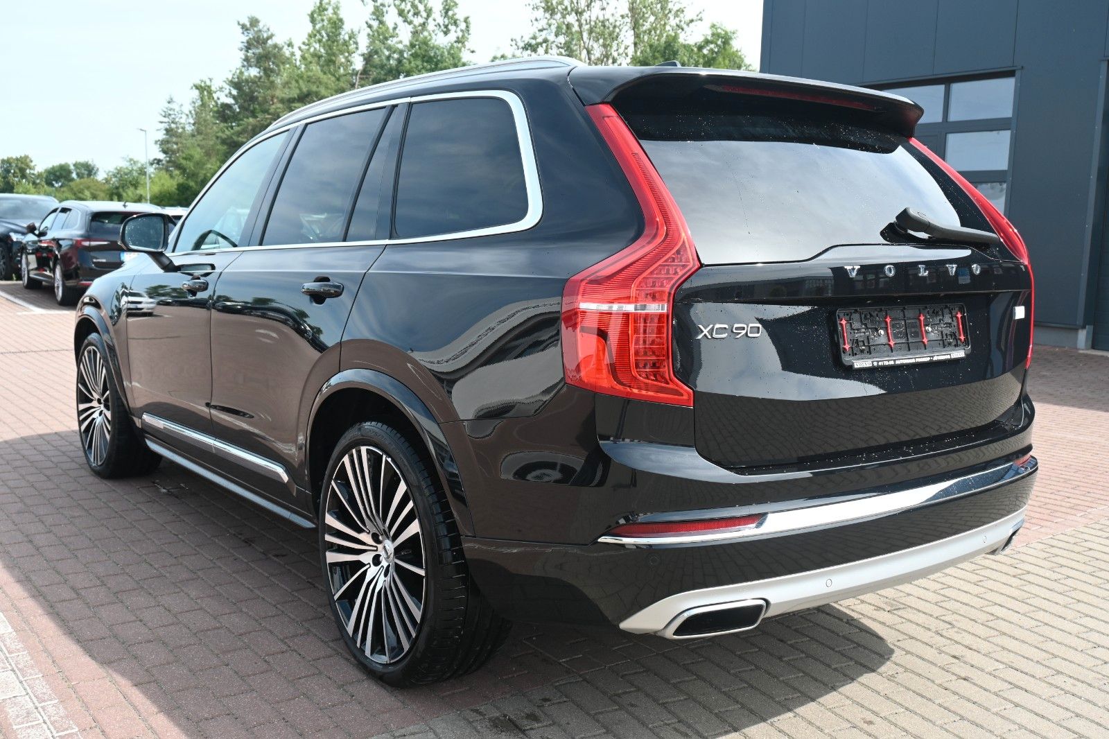 Volvo XC90 T8 Inscription - Samsaru's Car Outlet