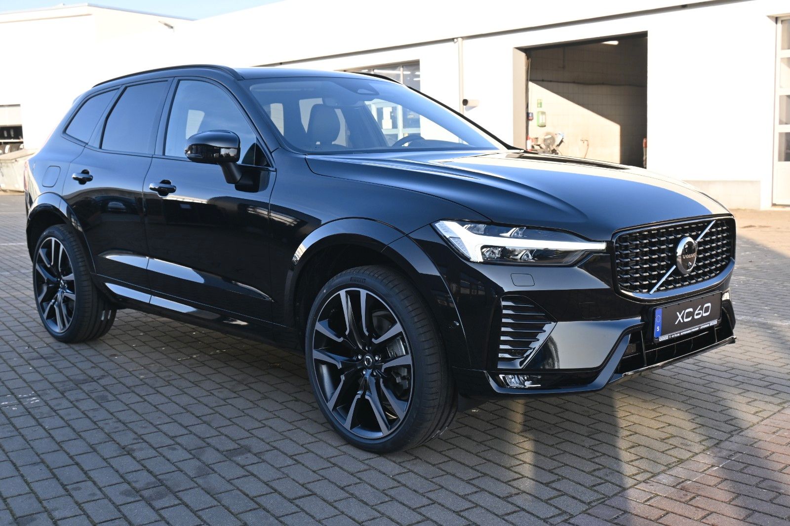 Volvo XC60 B5 AWD Ultra Dark*LUFT*360°*ACC*AHK