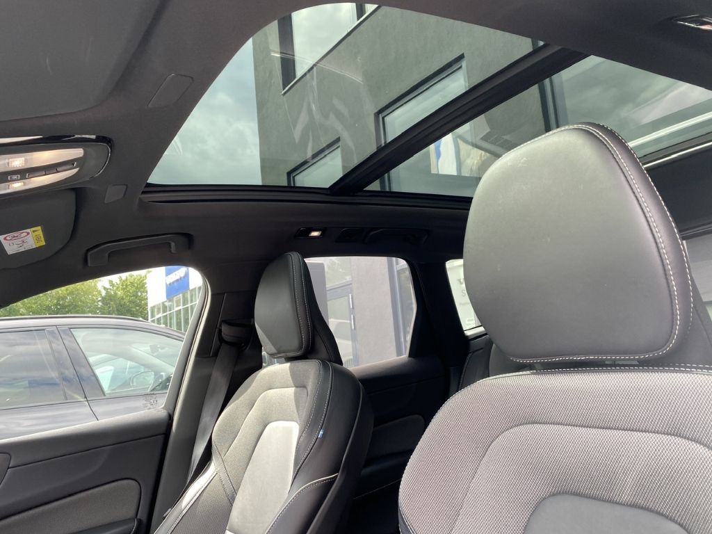 Volvo XC60 R Design Recharge Plug-In Hybrid AWD T8 Twi