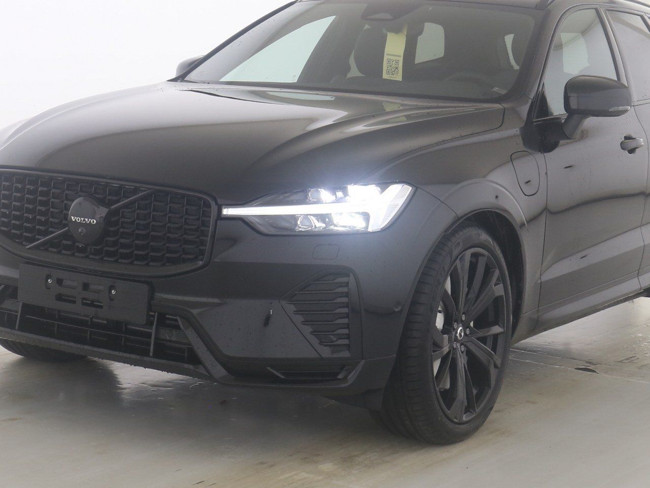Volvo XC60 T6 Plus Black Edition LUFT|AHK|B&W|PANO|LED