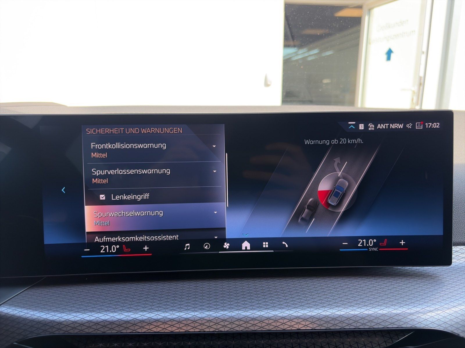BMW 320i Touring M-Sport AHK HUD DrivAss. ACC ParkAs