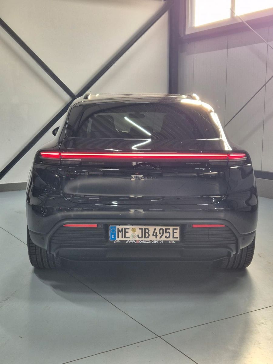 Porsche Macan 4 Electric