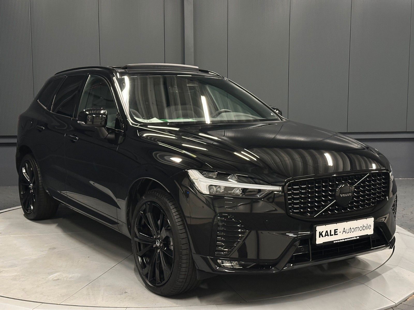 Volvo XC60 Plus Black Edition AWD*21Zoll*PANORAMA*AHK*