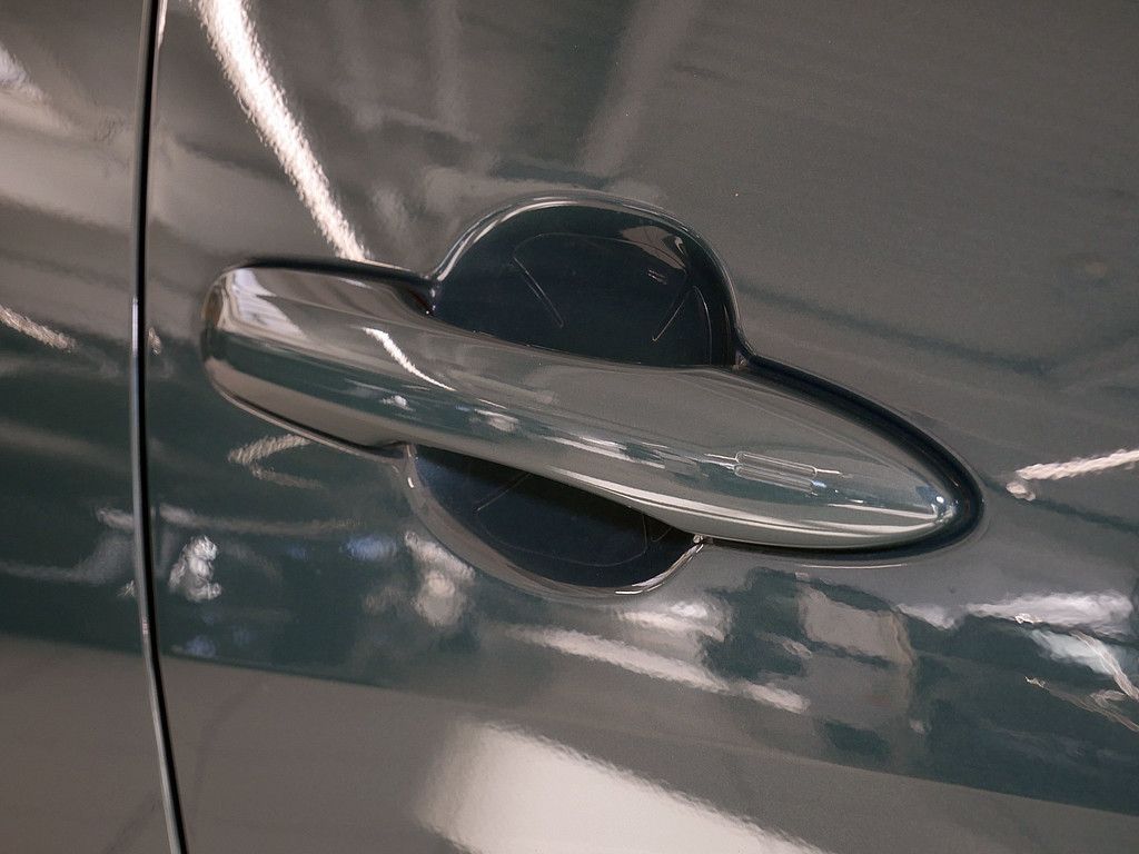Toyota Yaris Hybrid Style Plus SHZ KAMERA NAVI ACC LED