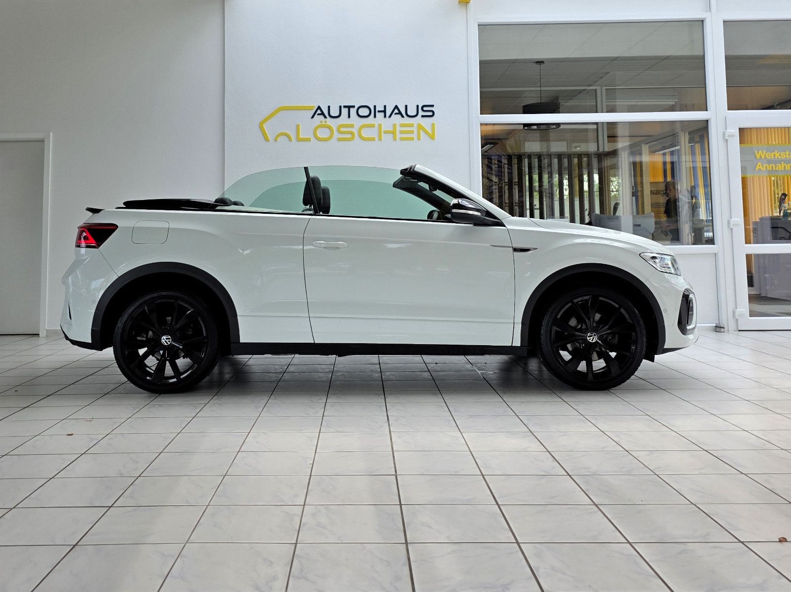 Volkswagen T-Roc R-Line Black - Samsaru's Car Outlet