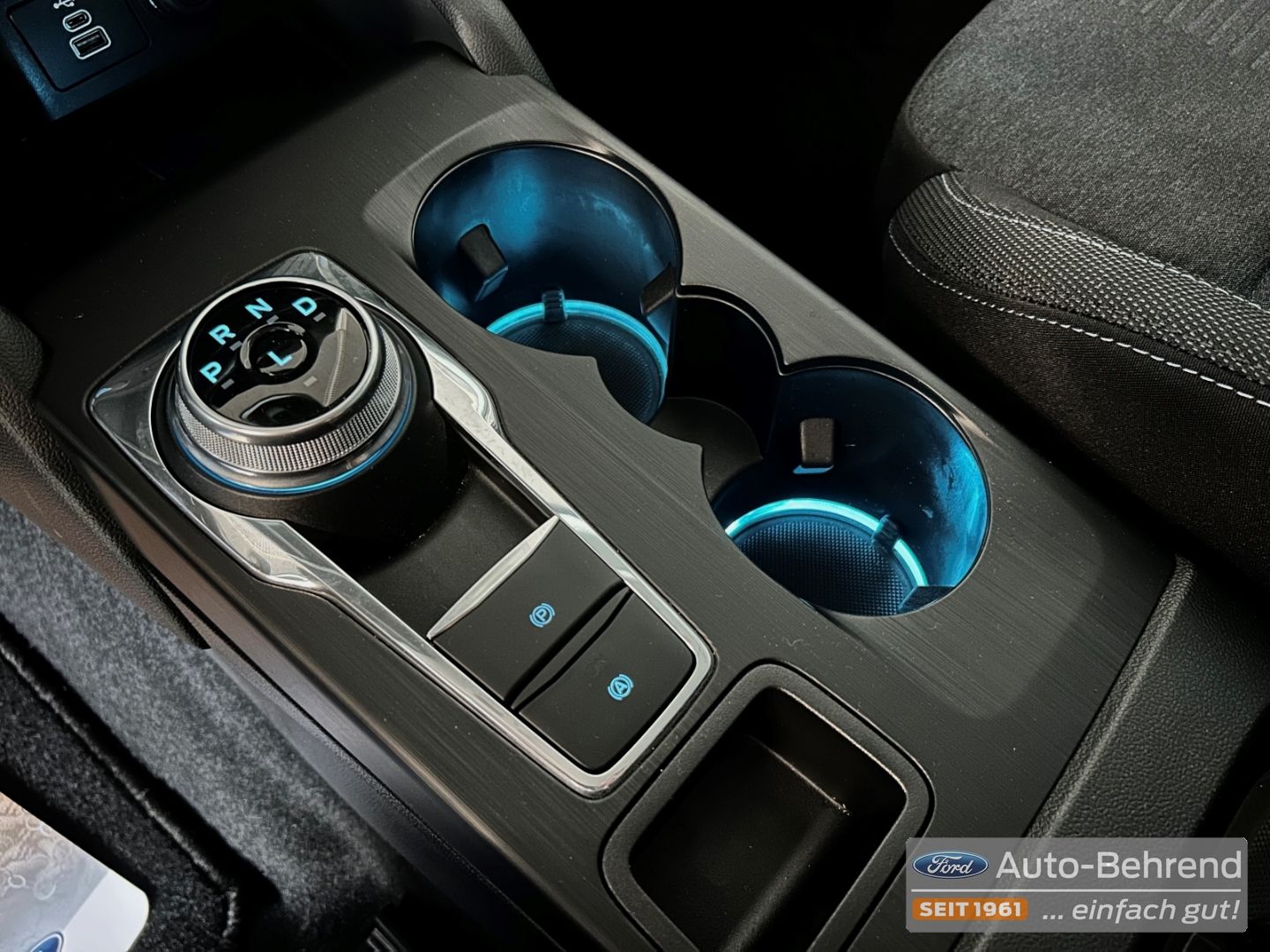 Ford Focus Turnier Active Automatik Ganzjahresreifen
