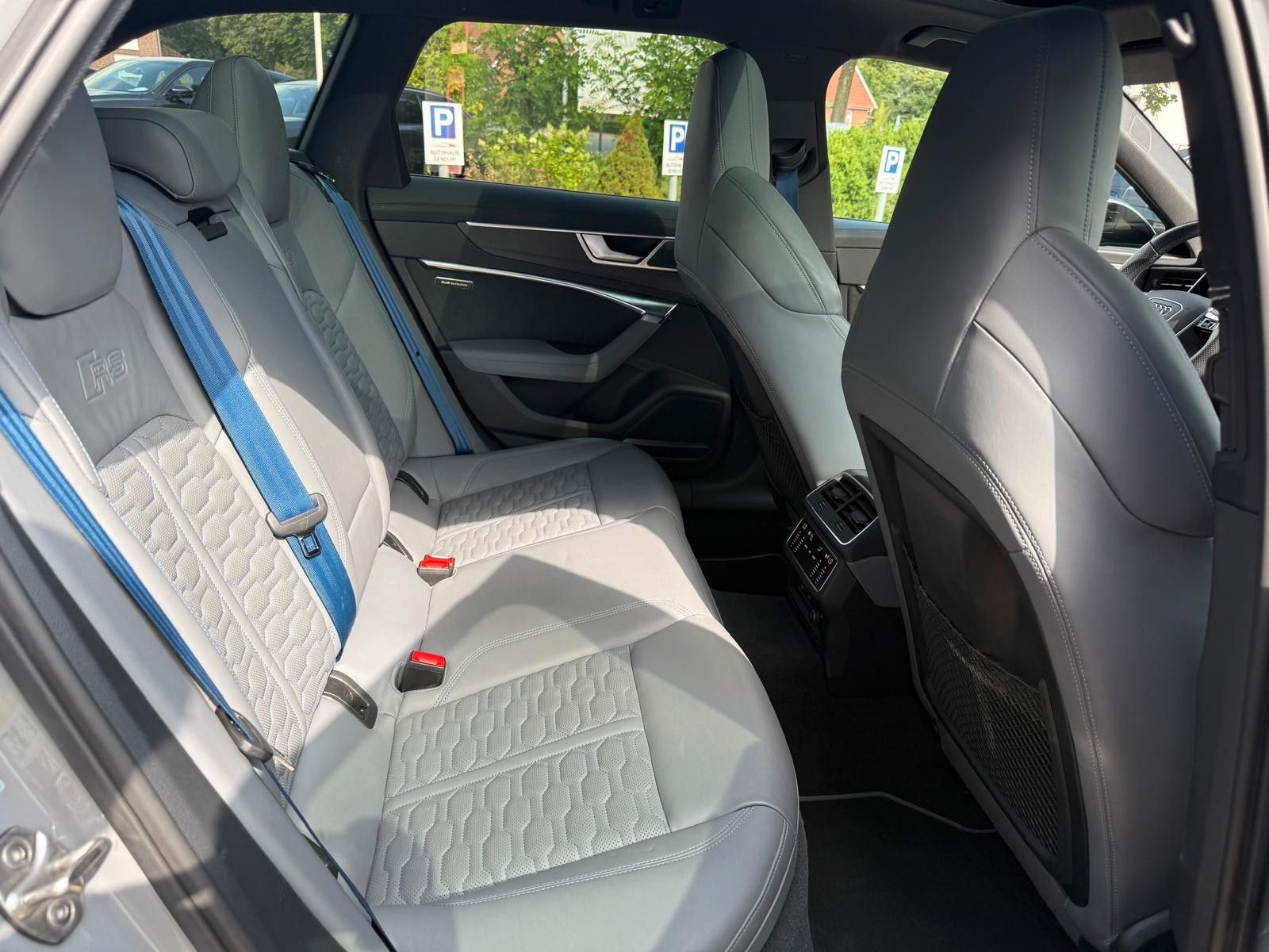 Audi RS6 Avant 4.0 TFSI quattro H/UP*LEDER*TOP*PANO