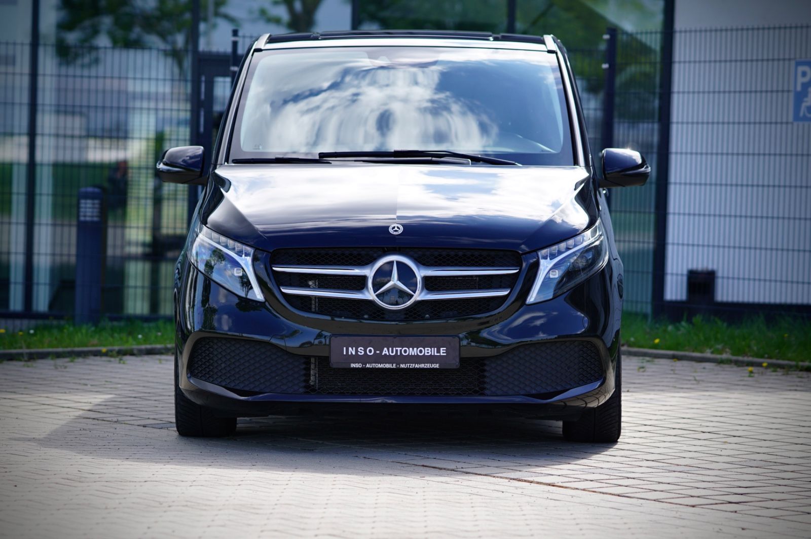 Mercedes-Benz V 300 EDITION - Samsaru's Car Outlet