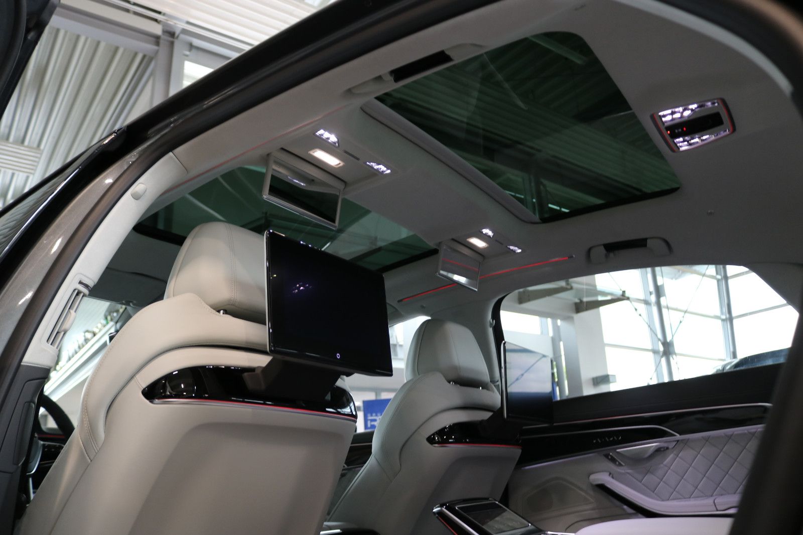 Audi A8 L 60 TFSI S line - Samsaru's Car Outlet