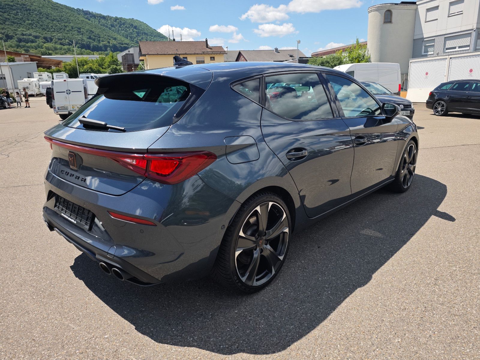 Cupra Leon VZ 300PS DSG - Samsaru's Car Outlet