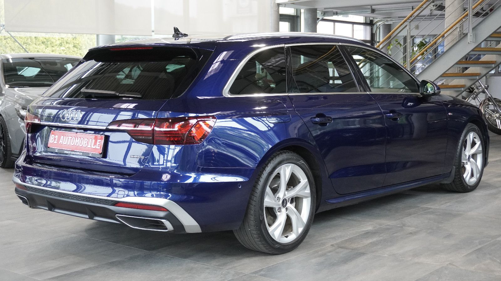 Audi A4 Avant 40 TFSI quattro S line - Samsaru's Car Outlet