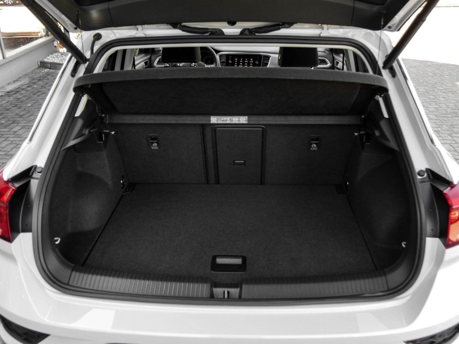 Volkswagen T-Roc ACTIVE 1.0 TSI - Samsaru's Car Outlet