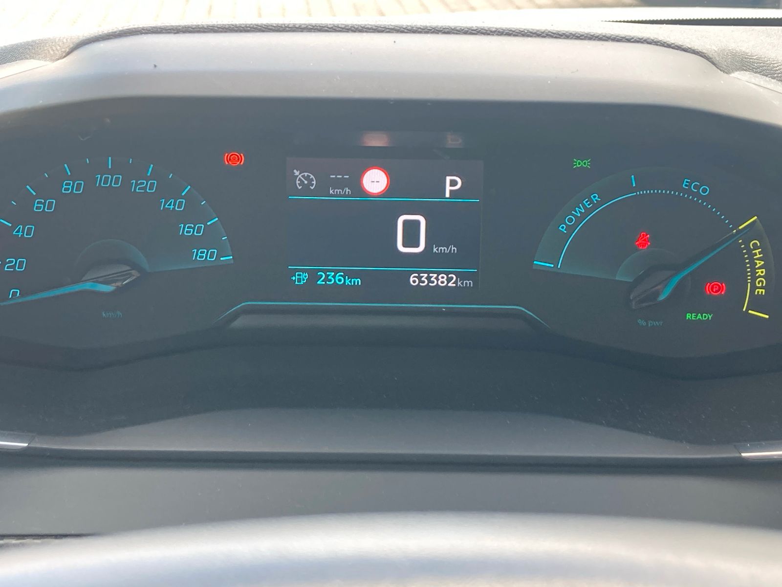 Peugeot 208 e- Elektro 136 Active - Samsaru's Car Outlet