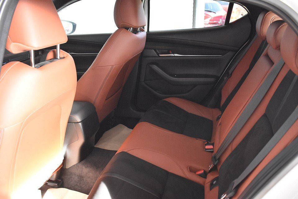 Mazda 3 5-Türer 2.5L e-SKYACTIV G 140 Nagisa Teilleder