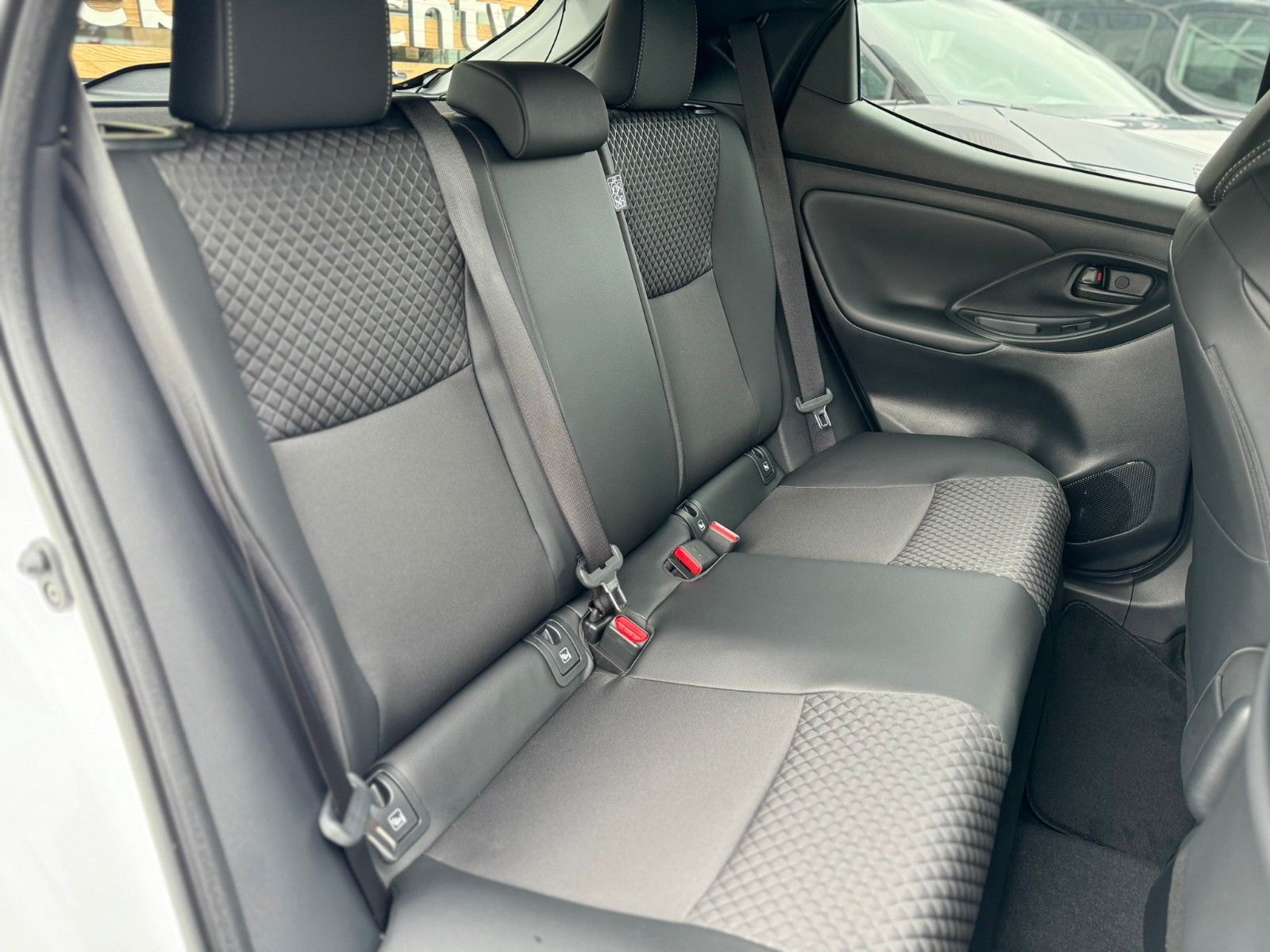 Toyota Yaris Hybrid Style 315 € mtl finanzieren