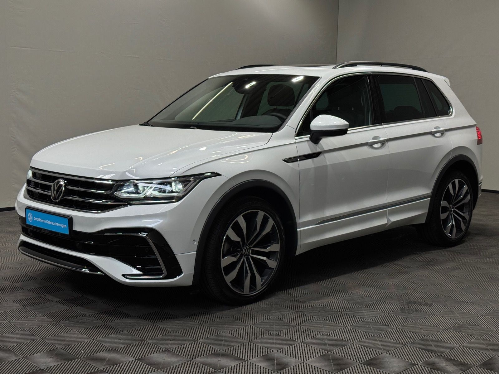 Volkswagen Tiguan R-Line 2.0 TDI DSG 4M - Samsaru's Car Outlet