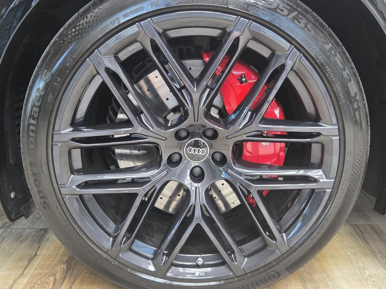 Audi RSQ8 Sportabgas AHK Standhzg. Black+ RS-Design
