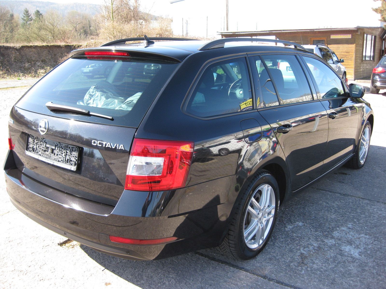 Skoda Octavia Combi - Samsaru's Car Outlet