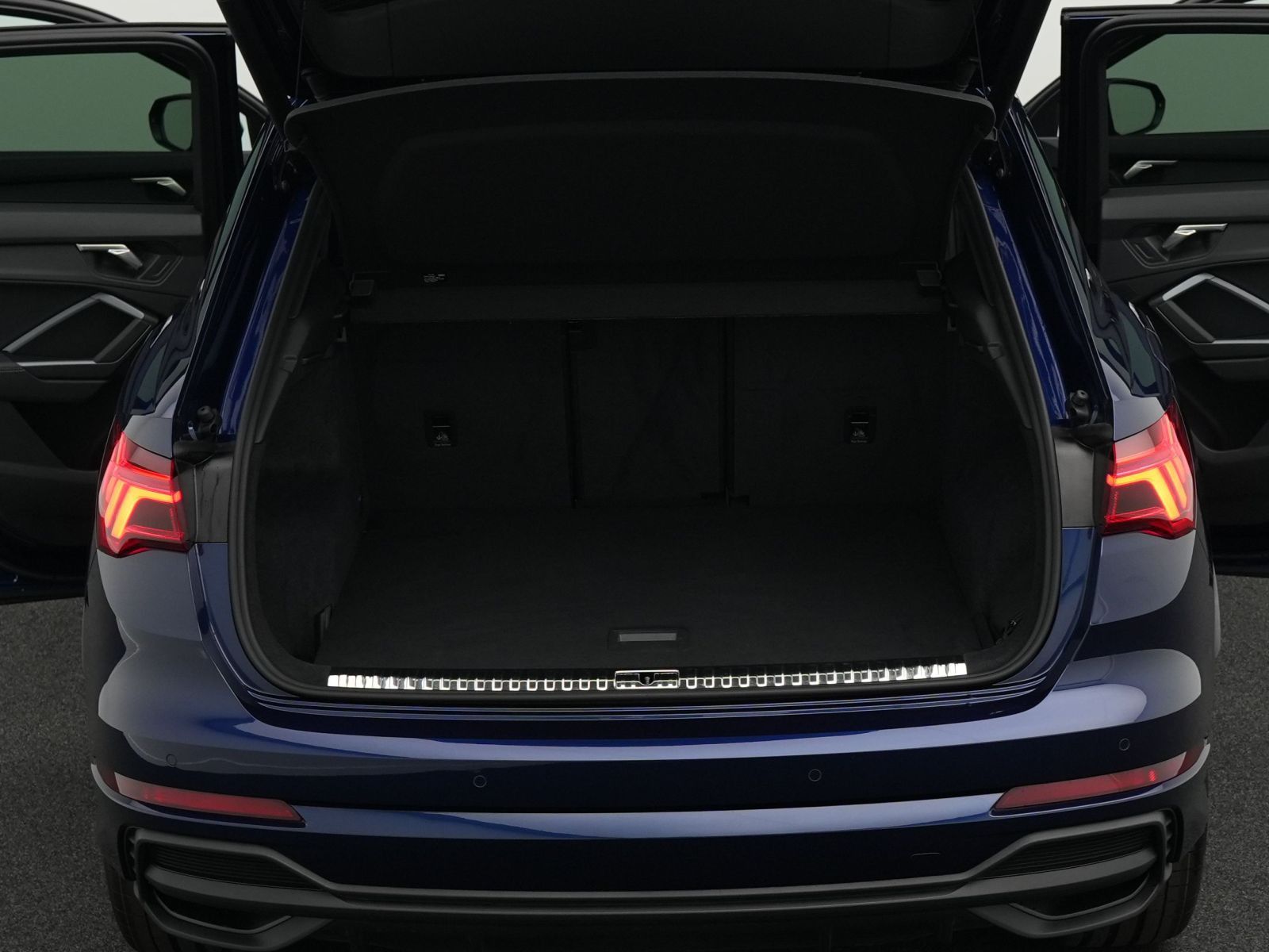 Audi Q3 40 TFSI quattro S line - Samsaru's Car Outlet