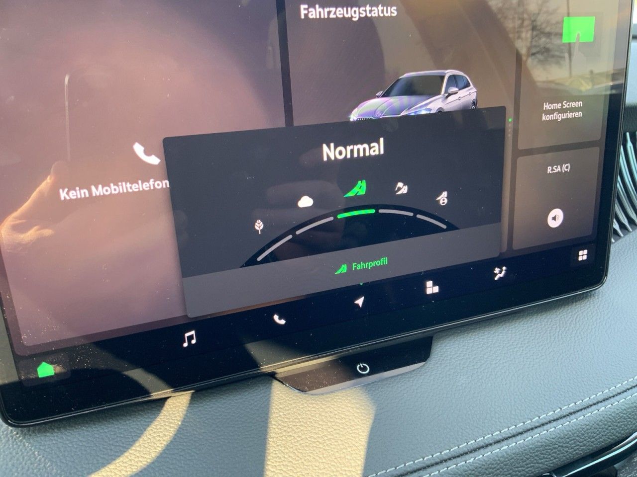 Skoda Superb Cb. 2.0TSI DSG 4x4+AHK+PANO+LEDER+ACC+DCC