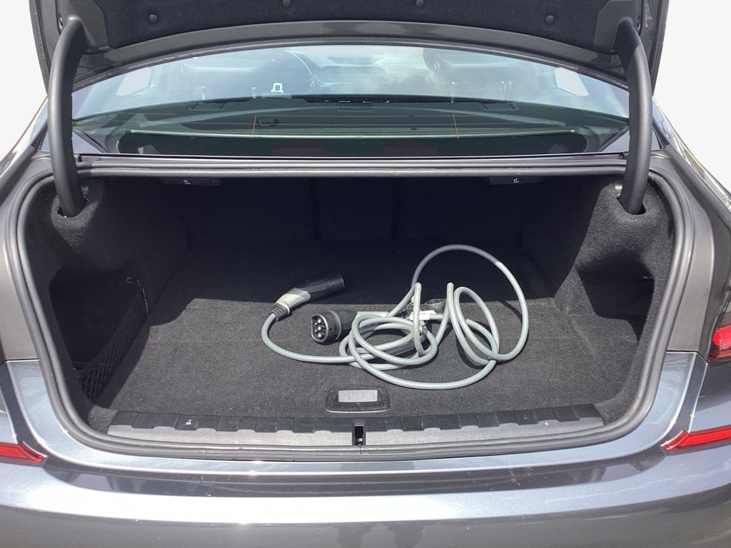 BMW 330e Aut. M Sport - Samsaru's Car Outlet