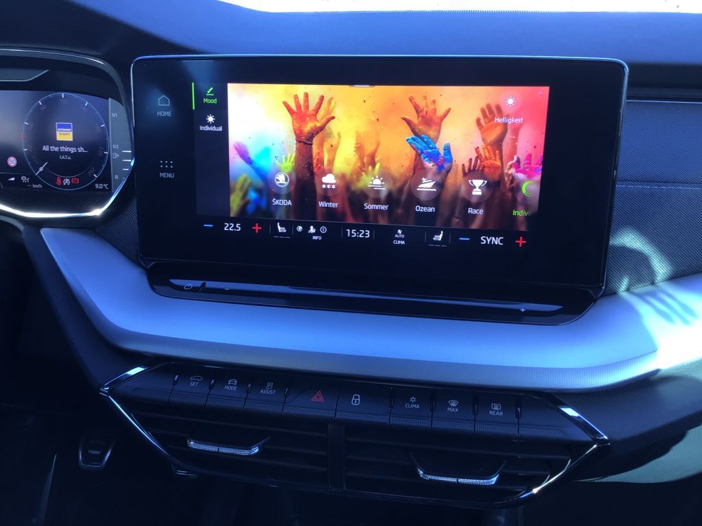 Skoda Octavia Combi 1.5 TSI Sportline - Samsaru's Car Outlet