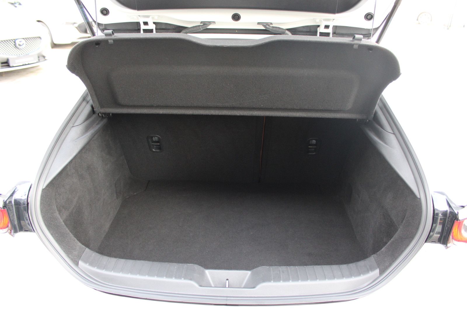 Mazda 3 e-SKYACTIV G Nagisa*BOSE*HUD*LED*KEYLESS*