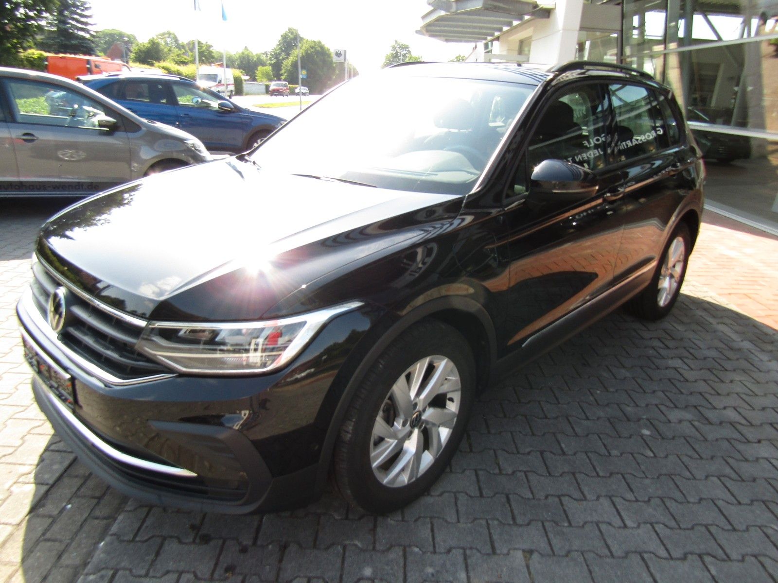 Volkswagen Tiguan 1.4 TSI Life eHybrid Plug-in - Samsaru's Car Outlet