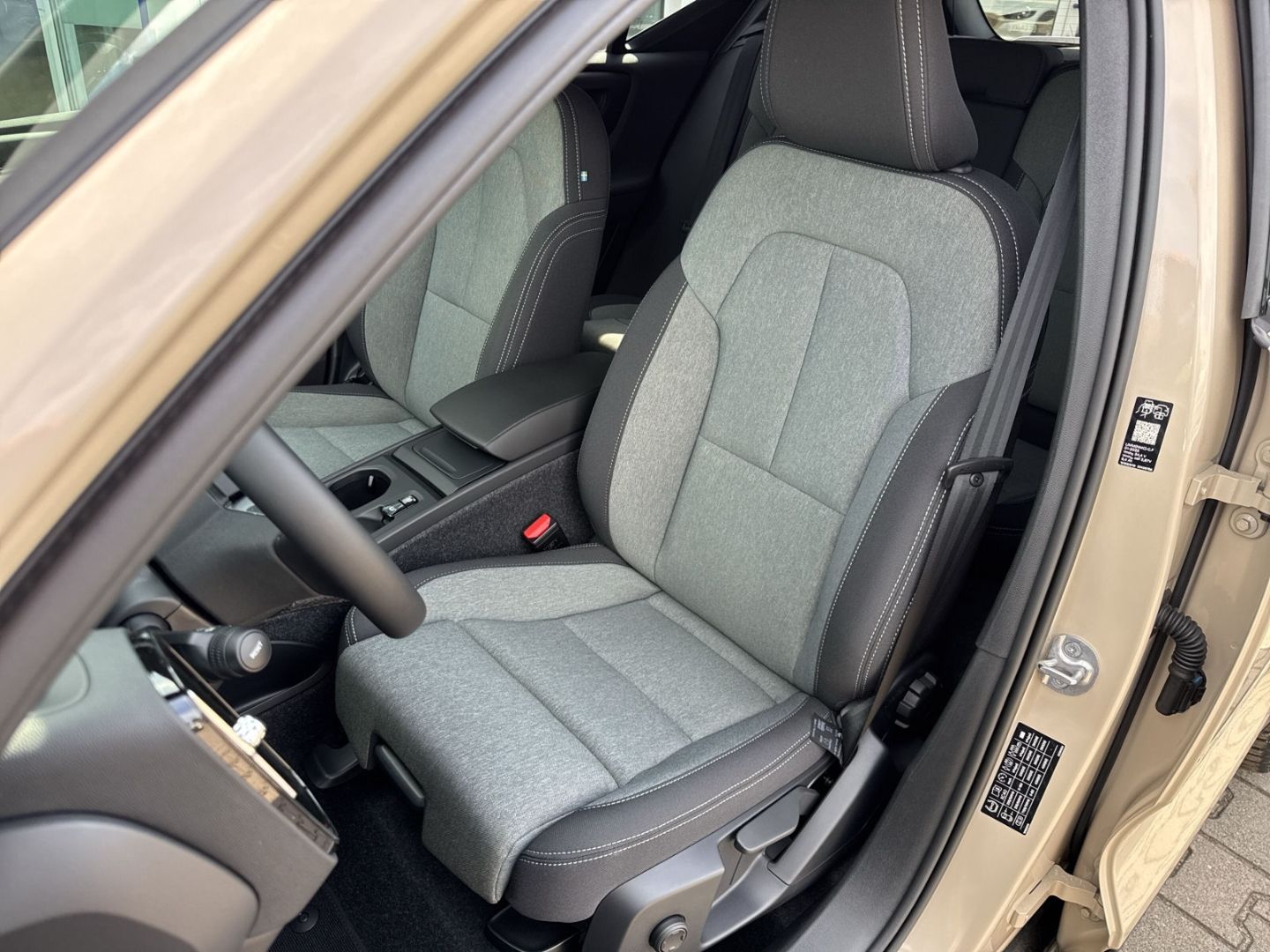 Volvo XC40 Core B3 - Samsaru's Car Outlet
